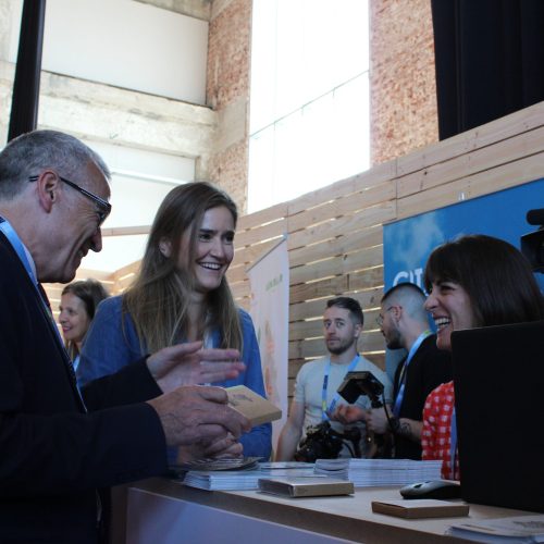 IMG_2998 (2) IMG_2998 (2)